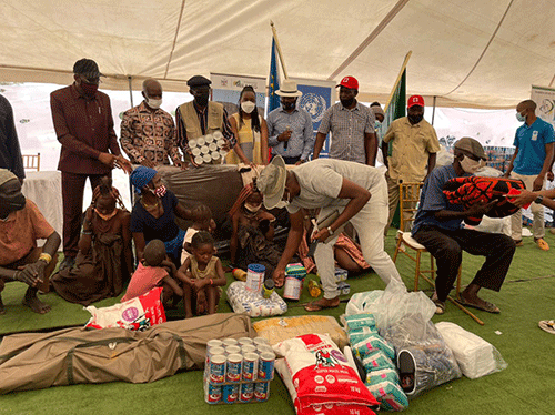 Migrants receive food from Govt, UN