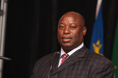 MPs urge citizenship for Angolan immigrants
