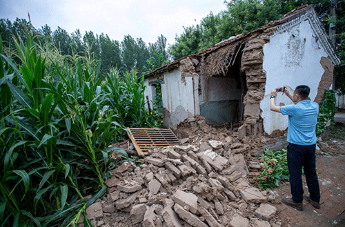 Buildings collapse as 5.4 quake hits east China