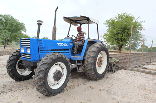 Councillors urge tractor owners to register