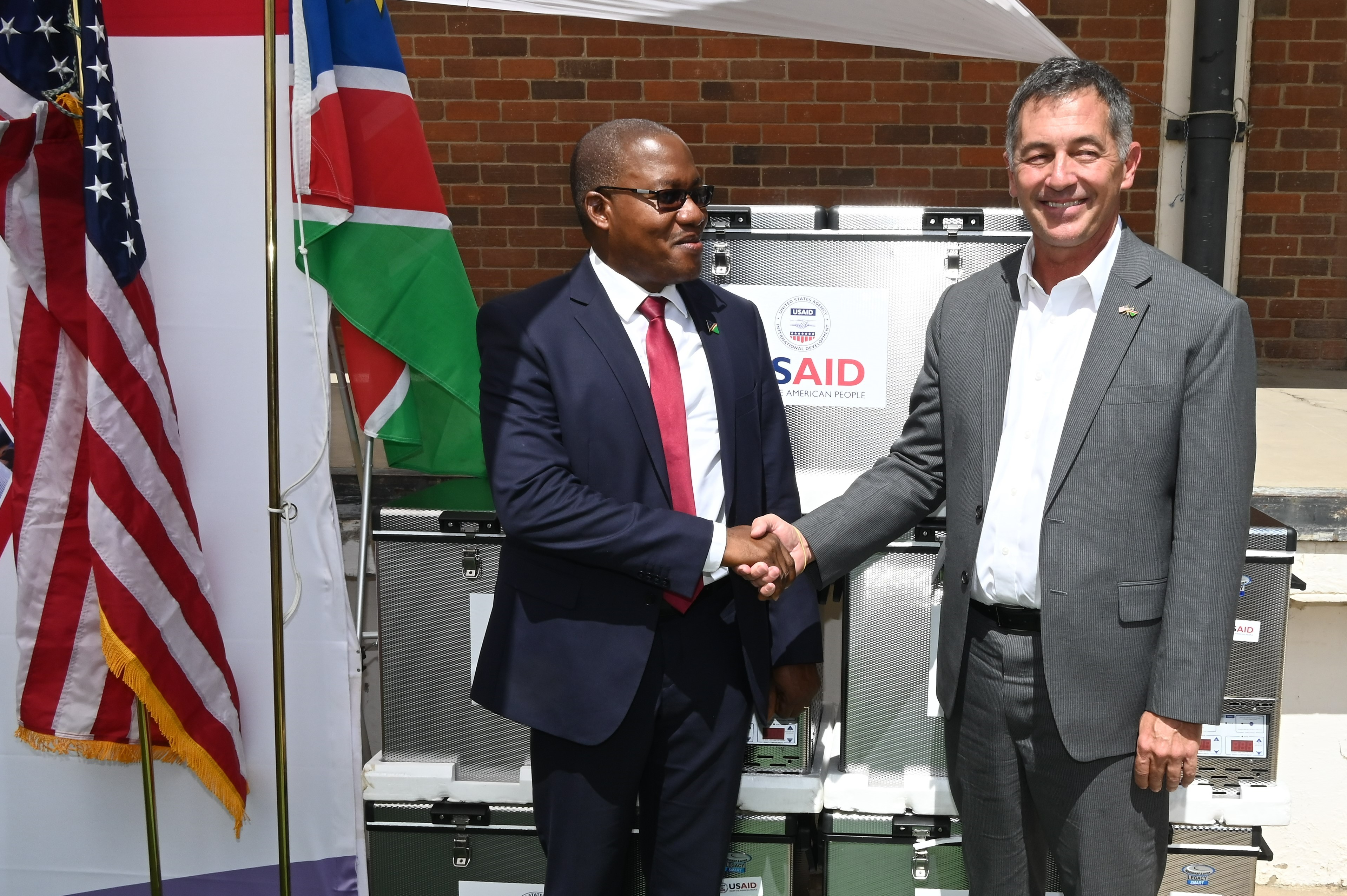 USA hands over freezers to health ministry