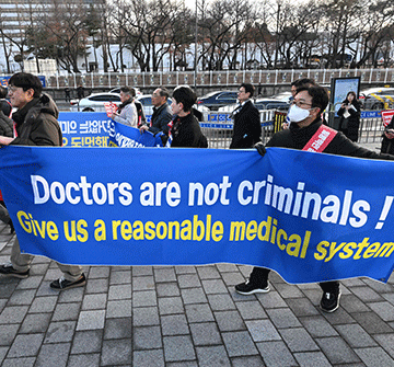 South Korea striking doctors at risk of prosecution