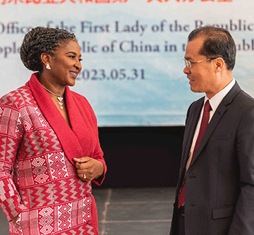 Chinese, African first ladies aid orphans