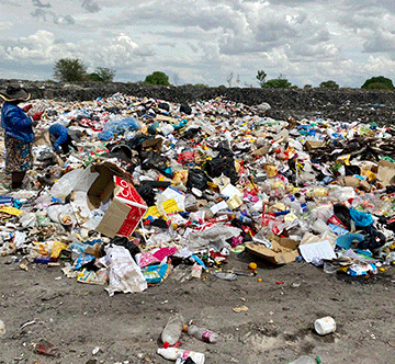 Mothers risk lives collecting cans