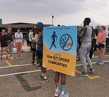 Journalist campaigns against drugs through running