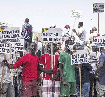 Hundreds protest in Senegal to demand speedy elections