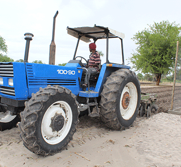 Councillors urge tractor owners to register