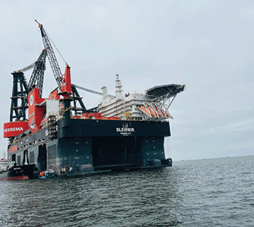 Largest semi-submersible crane vessel docs at Namport