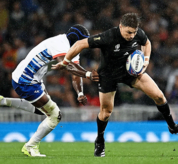 All Blacks maul Welwitschias ..as Malan suffers injury