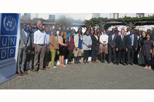 Ouministeli  wounamapya onghee  tau kwafa oshiwana