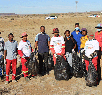 clean up Keetmans municipality and residents clean town