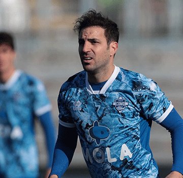 Former Spain midfielder Fabregas retires to take up coaching