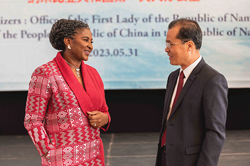 geingos Chinese, African first ladies aid orphans