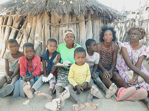 Va futifwa koshilulu “Otwa lombwelwa kutya Omuangola ha lifa meumbo letu oye a li a shituka.”