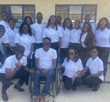 Unam law students  feed the needy