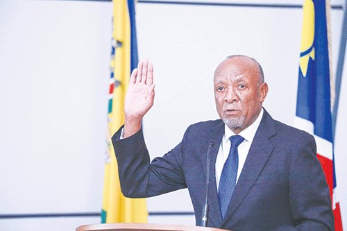 !Hūb di ǁûb Mbumbab ge Geingob ǀumisa nî !kharu-ū