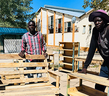  Pallets furniture put bread on table
