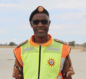 police 4 Omupolifi ke na oufemba wokululumika omunhu kolutu …Okuulika omupolifi oshifufuta otashi ku etele – Basson