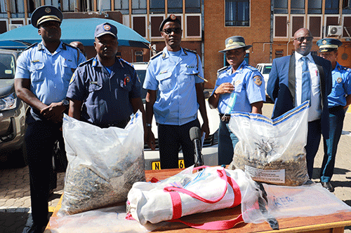 Police recover red GTI, heist cash 