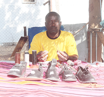 shoes Kalumbu, a shoemaker with a dream