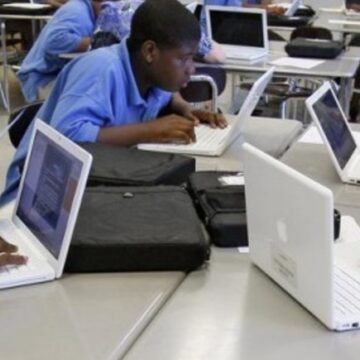 stolen laptops Aafuthi ya yi ontuku nookompiyuta dhongushu N$62 000
