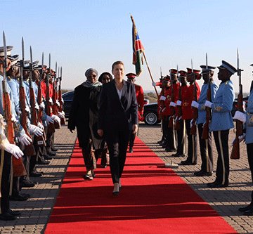 Visiting PMs laud green hydrogen plans