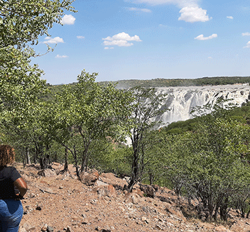 waterfalls Ewo lomeva la tameka okunana ovapashiyoni vahapu