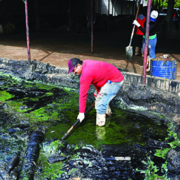 Oil-tainted lake a symptom, symbol of Venezuela’s collapse