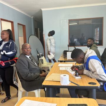 Zambezi voters cometo registration party