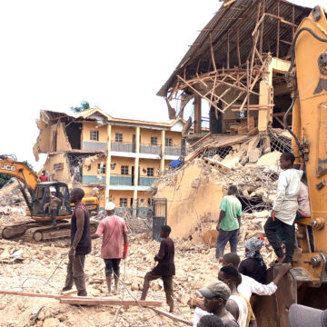 Nigeria school collapse kills 21, scores injured