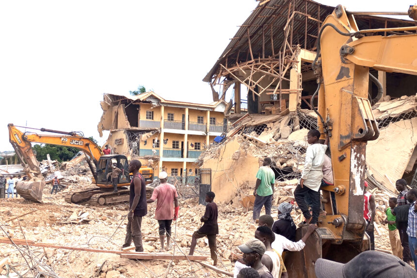 Nigeria school collapse kills 21, scores injured