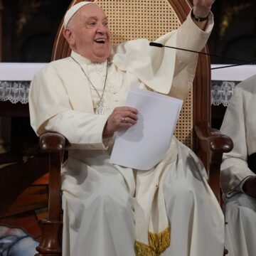 Pope appeals for religious unity