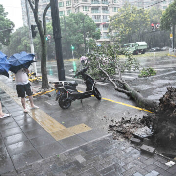 Shanghai shut down by strongest typhoon since 1949