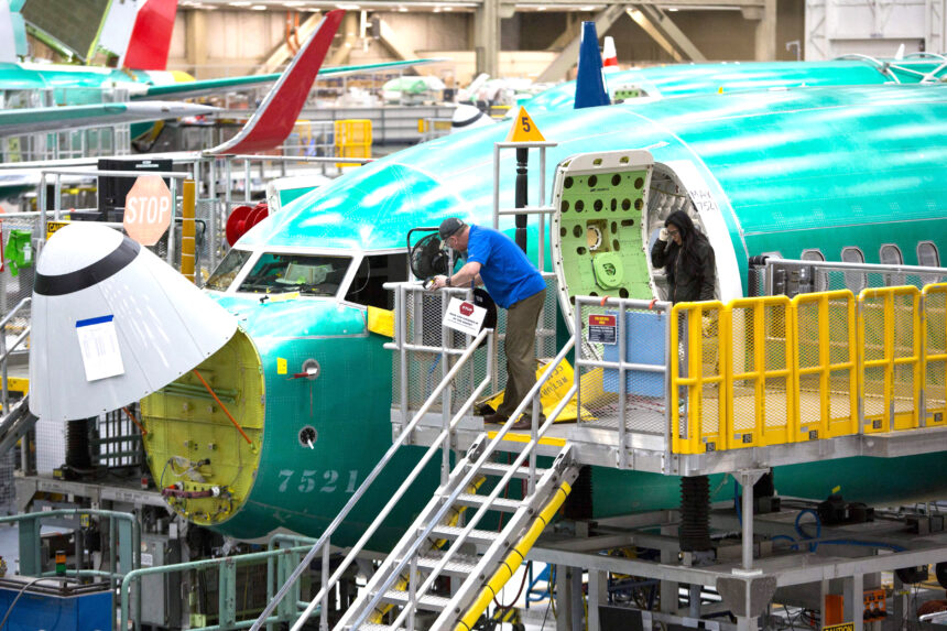 Boeing to raise up to US$25 bn as strike weighs on finances