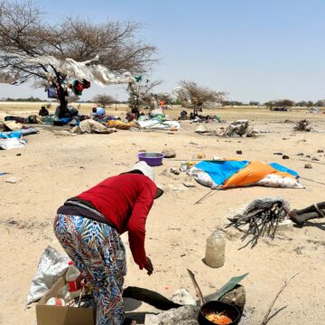 Expeting mothers Destitute expectant mother survives from dustbins