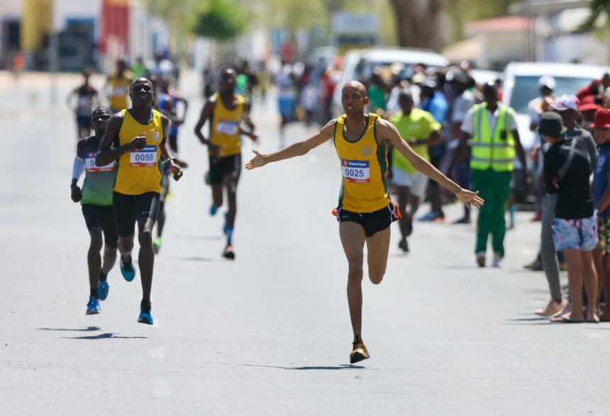 Dam, Armas win Powersave street mile