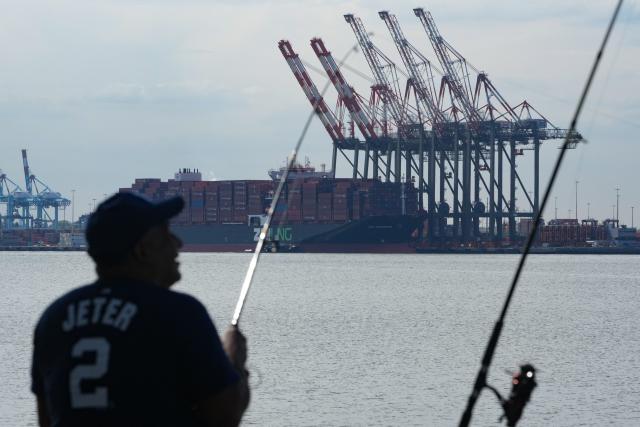 US dockworkers strike after labour contract expires