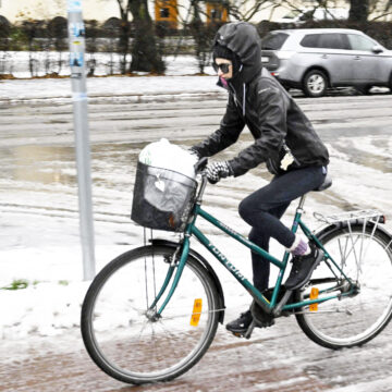 Finland snowstorm leaves tens of thousands without power