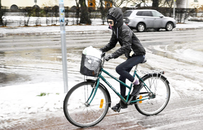 Finland snowstorm leaves tens of thousands without power