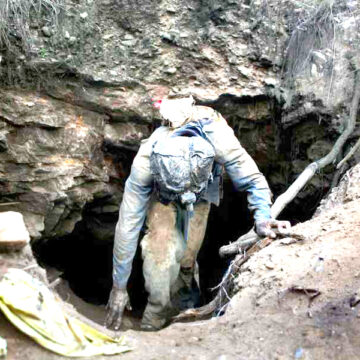 South African police arrest 225 illegal miners