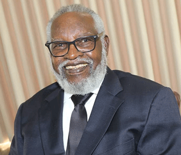 Nujoma votes in Windhoek