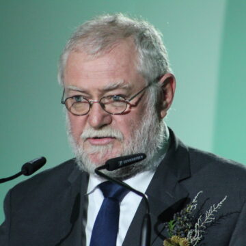 Calle Politicians exit stage