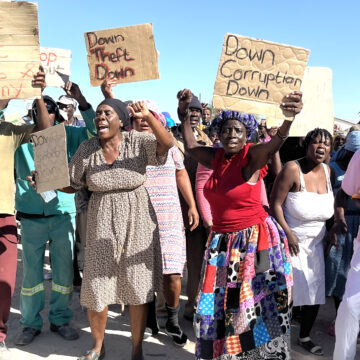 Uis protesters pushed out of TA office