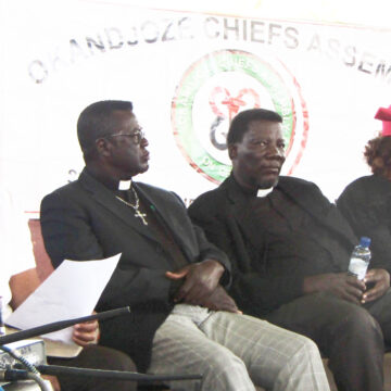 OVAHONGE “Opuwo! Opuwo!” Ozombara za urwa nonḓukwahere mOtjiṱiro Otjindjandja