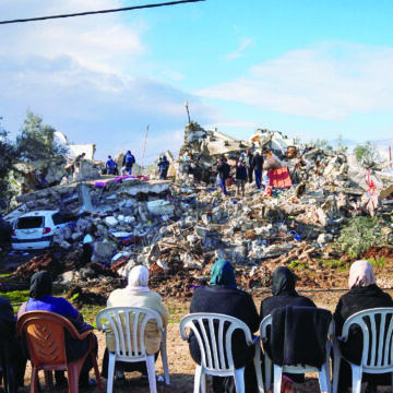 Hundreds leave West Bank camp during Israeli raid