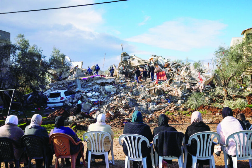 Hundreds leave West Bank camp during Israeli raid