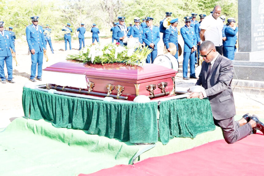 Mbumba a tumbaleka nakufya Nkandi naEpafuras