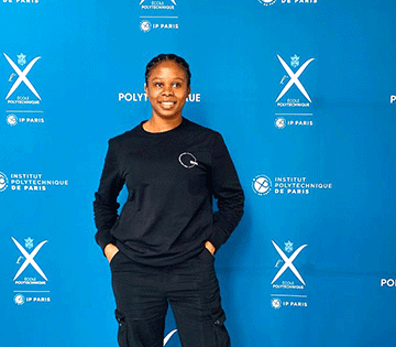 Simon breaks physics barriers