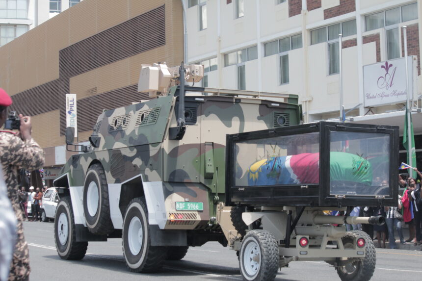 Hapo, ngunda atji ṱa atji zembwa omambo Nujoma kanaa zembwa? 