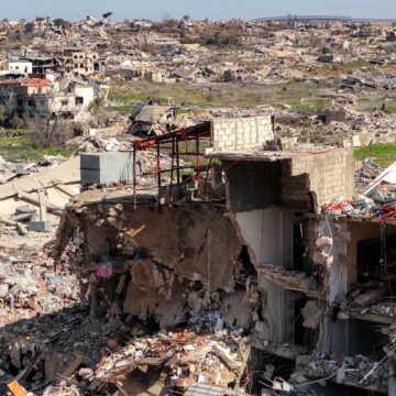 Israel withdraws but keeps five positions in Lebanon 